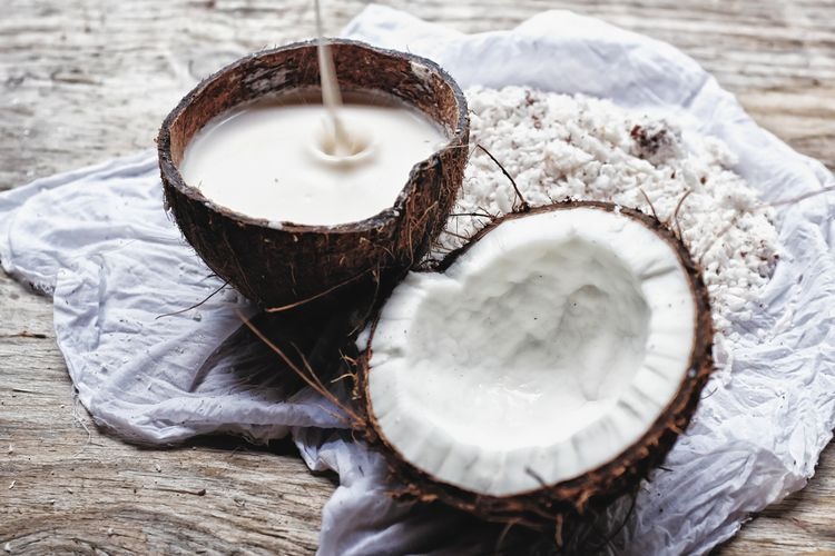 Eksperimen Sains Sederhana dengan Air Kelapa